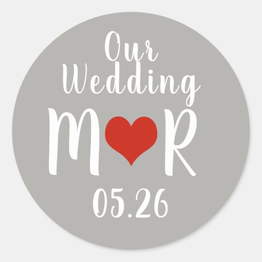 Initialen mit rotem Liebe-Herz, graue Hochzeit Runder Aufkleber (Vorderseite)