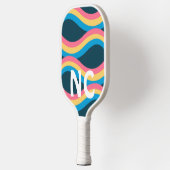 Initialen und Retro-Waves in Rosa Gelb Blau Pickleball Schläger (Links)