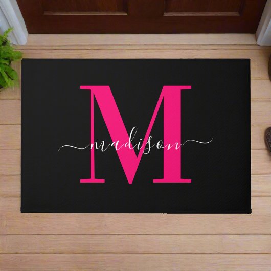 Initialer Familienname für Schwarz und Fett rosa M Fußmatte