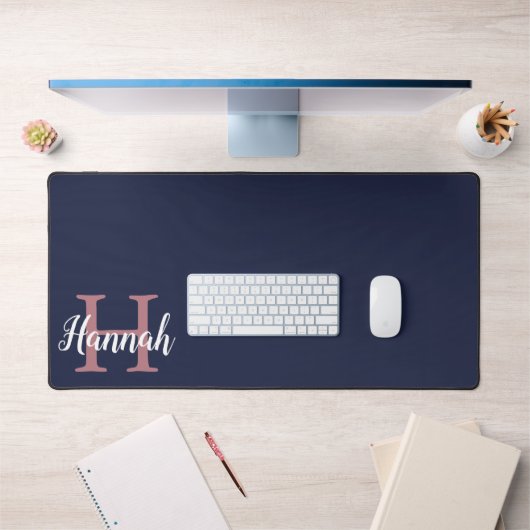 Initialer Monogramm-Name für Preppy Navy Blue Pink Schreibtischunterlage (Büro 1)