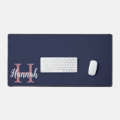 Initialer Monogramm-Name für Preppy Navy Blue Pink Schreibtischunterlage (Tastatur & Maus)