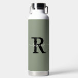 Initialer Name des Monogram-Skripts Sage Green Ele Trinkflasche<br><div class="desc">Sage Green Elegant Monogram Script Name Initial Water Flasche</div>