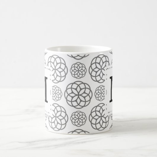 Initiales Monogramm für geometrisches graues Muste Kaffeetasse (Mittel)