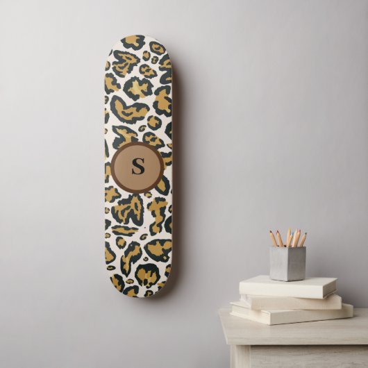 Initialmonogramm des braunen Leopardenmusters Skateboard (Wandkunst)