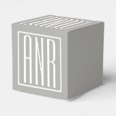 Initialmonogramm | Weiß auf hellgrau Geschenkschachtel (Rückseite)