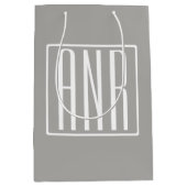 Initialmonogramm | Weiß auf hellgrau Mittlere Geschenktüte (Vorderseite)