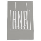Initialmonogramm | Weiß auf hellgrau Mittlere Geschenktüte (Rückseite)