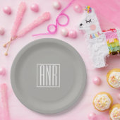 Initialmonogramm | Weiß auf hellgrau Pappteller (Party)