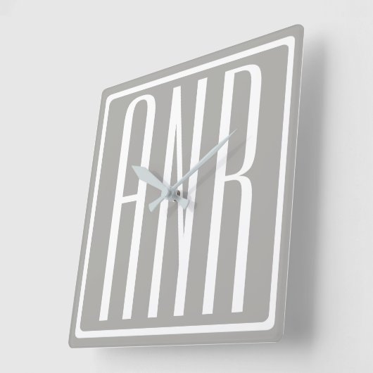Initialmonogramm | Weiß auf hellgrau Quadratische Wanduhr (Winkel)