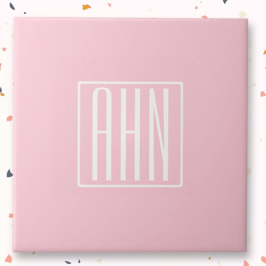 Initialmonogramm | Weiß auf hellrosa Fliese