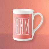 Initialmonogramm | Weiß auf Korallen Porzellantasse