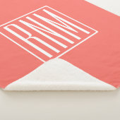 Initialmonogramm | Weiß auf Korallen Sherpadecke (3/4)