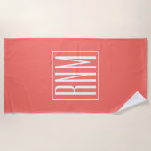 Initialmonogramm | Weiß auf Korallen Strandtuch (Vorderseite)