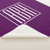 Initialmonogramm | White on Deep Lila Sherpadecke (3/4)