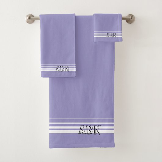 Initials modern sport look purple stripes Chic Badhandtuch Set (Insitu)
