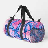Inkerte Lilien - Blaurosa Duffle Bag (Rechte Ecke)