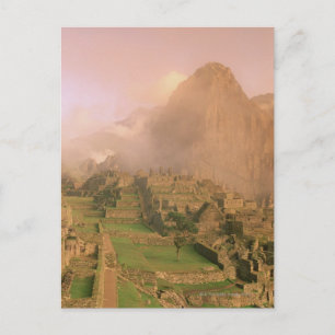 Inkische Ruinen am Fuße von Machu Picchu im Postkarte