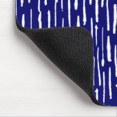 Inky Lines - White on Deep Navy Mousepad (Ecke)