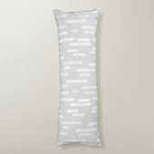 Inky Rounded Lines Muster | Weiß auf Blassgrau Seitenschläferkissen (Rückseite (Vertikal))