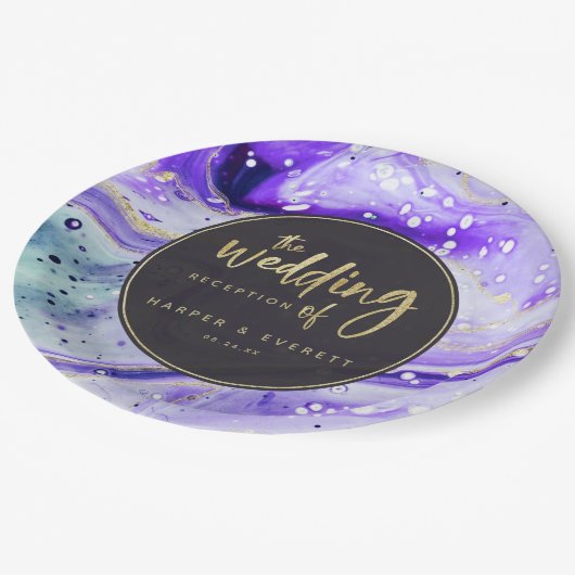 Inky Splash Lila Marmor mit Gold Luxe Wedding Pappteller (Schrägansicht)
