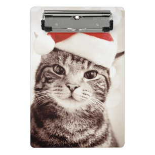Inländische Tabbykatze, die roten Weihnachtshut Mini Klemmbrett
