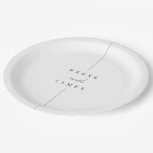 Inline | Moderne Personalisierte Hochzeit Pappteller (Schrägansicht)