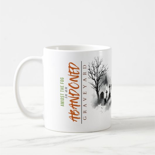 Inmitten des Nebels auf einem verlassenen Friedhof Kaffeetasse (Links)