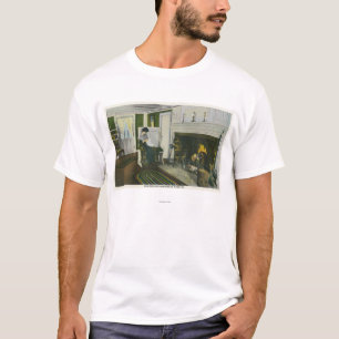 Innenansicht eines Neu-England Gehöfts T-Shirt