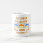 Innenarchitekt... Wird für Cupcakes arbeiten Kaffeetasse (Mittel)