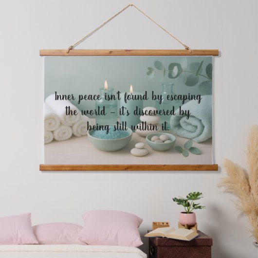 Inner peace isn't found by escaping the world wandteppich mit holzrahmen (Schlafzimmer)