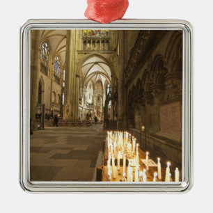 Inneres des Petersdom in Regensburg Silbernes Ornament