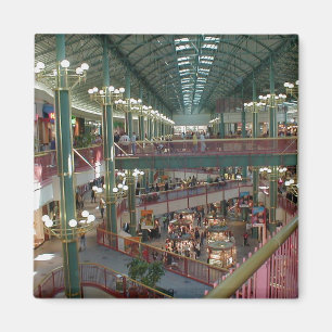 Innerhalb des Malls der Speicher-Menge Amerikas Magnet