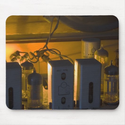 innerhalb eines alten Radios Mousepad (Vorne)