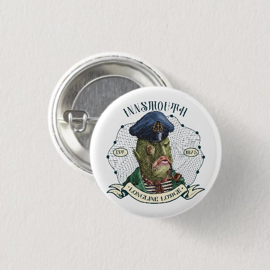 Innsmouth Longline Lodge — Der Captain Button (Vorne & Hinten)