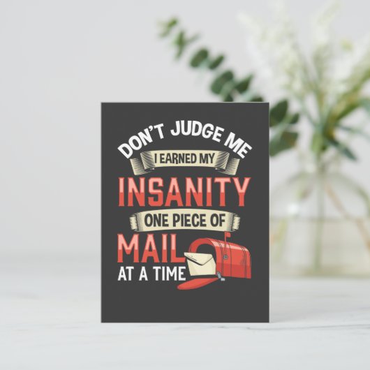 Insane Mailman Zitat von Crazy Mail Carrier Postkarte (Stehend Vorderseite)