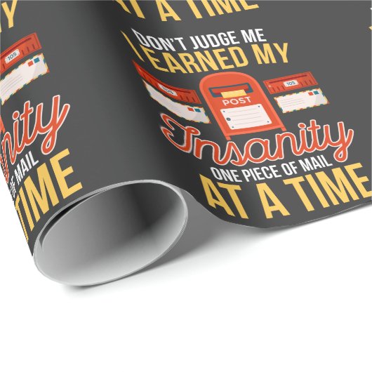 Insane Postman Funny Christmas Remüde Mailman Geschenkpapier (Rolleneckpunkt)