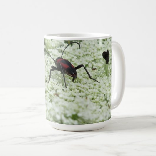 Insekt auf Elderflower Kaffeetasse (VorderseiteRechts)