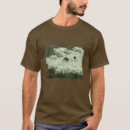 Insekt auf Elderflower T-Shirt