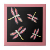 Insektenkunst tanzt Pink Dragonfly Bugs Fliese (Vorderseite)