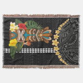 Insel Hawaii Plumeria Lei Blanket Tiki und Kakau Decke (Vorderseite)