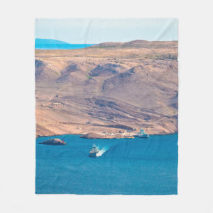 Insel Pag Steinwüste und Blick auf den Fährhafen, Fleecedecke