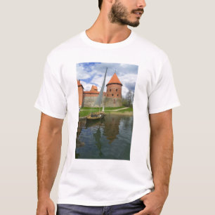 Insel Schloss am Galvesee, Trakai, Litauen T-Shirt