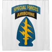 Insignien der Spezialkräfte Im Flugzeug Duschvorhang (Vorderseite)