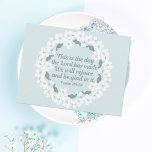 Inspiration Christlich Psalm 118:24 Freude Postkarte<br><div class="desc">Dies ist der Tag,  den der Herr gemacht hat. Wir freuen uns und freuen uns darauf. Punkt 118:24 Christliche Postkarte,  die uns daran erinnert,  für das Leben dankbar zu sein und dankbar für alles,  was Gott uns gegeben hat. Schöne weiße Blume in einem hübschen Kirschblütenkranz.</div>