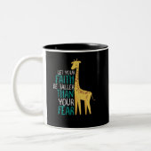 Inspiration Giraffe Faith größer als Angst Zweifarbige Tasse (Links)