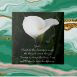 Inspiration Serenity Gebet Weiße Calla Liege Fliese<br><div class="desc">Keramik mit dem Foto einer eleganten,  weißen Calla Lily und grünem Laub,  zusammen mit den inspirierenden Worten des Serenity Gebet. Wählen Sie Ihre Kachelgröße aus. Macht ein nachdenkliches Geschenk für Familie und Freunde!</div>