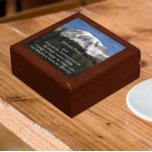 Inspiration Serenity Prayer Rainier Erinnerungskiste<br><div class="desc">In dieser hölzernen Geschenkboxen mit Keramik-Kacheln,  die das Foto des schneebedeckten Monte Rainier mit den inspirierenden Worten des Serenity-Gebet zeigen,  werden Schmuckstücke,  Schmuck und andere kleine Pfannkuchen aufbewahrt. Wählen Sie Ihre Geschenkboxen und Farbe.</div>