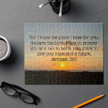 Inspirational Bible Verse Jeremiah 29:11 Sonnenauf Puzzle<br><div class="desc">Denn ich kenne die Pläne, die ich für dich habe, erklärt der Herr. Pläne, Ihnen zu gedeihen und nicht Ihnen zu schaden, Pläne, Ihnen Hoffnung und eine Zukunft zu geben. Jeremiah 29:11 Bibelverse über ein schönes Ozean Sonnenaufgang Fotografie Geschenk. Dieses inspirierende Zitat-Puzzle enthält ein aufregendes biblisches Zitat und inspiriere ein...</div>