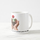 Inspirational Rose in Caring Hands Kaffeetasse (VorderseiteRechts)