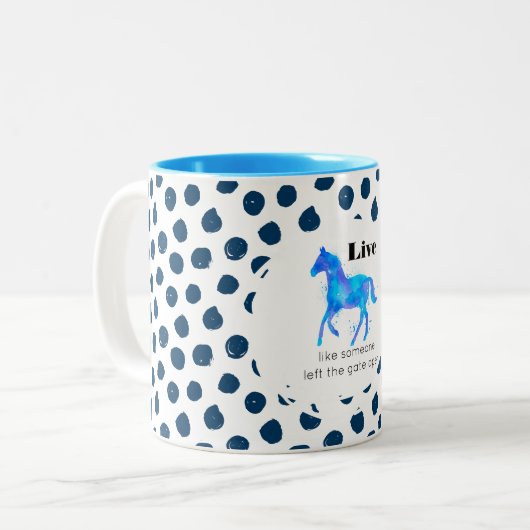 Inspirationsangebot mit einem Pferd, das frei läuf Zweifarbige Tasse (Vorderseite Links)